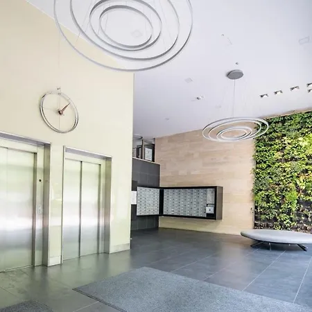 Modern And Sunny With Balcony * Βουδαπέστη