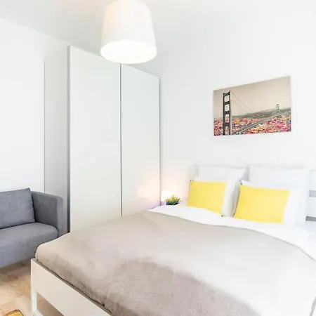 Modern And Sunny With Balcony Βουδαπέστη
