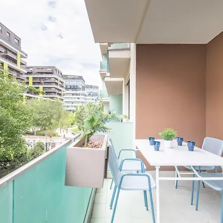 Διαμέρισμα Modern And Sunny With Balcony *