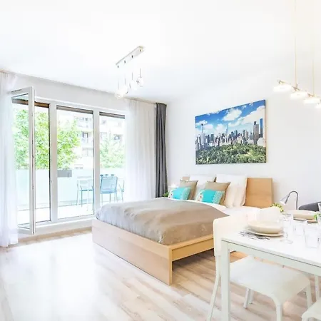 Modern And Sunny With Balcony