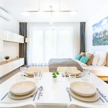 Apartament Modern And Sunny With Balcony