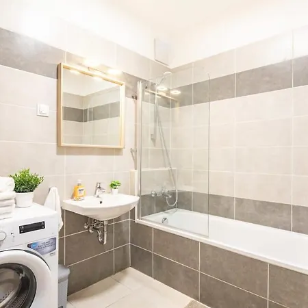 Apartament Modern And Sunny With Balcony