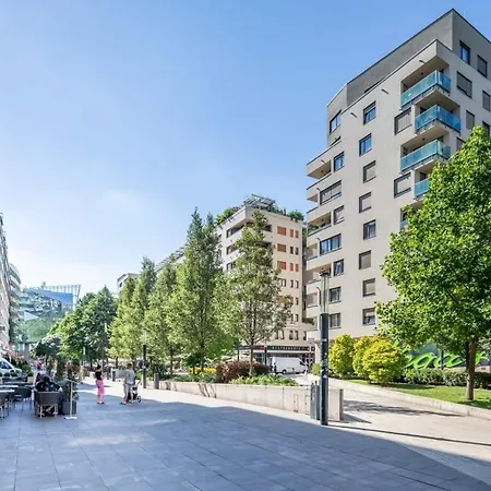 Modern And Sunny With Balcony *