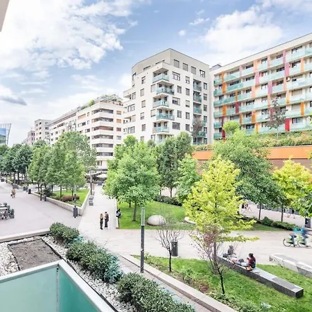 Modern And Sunny With Balcony Apartament *