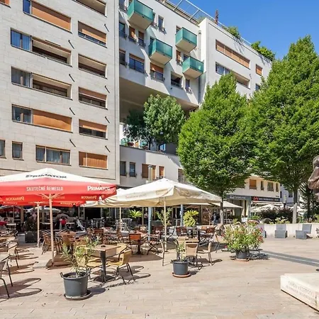 Modern And Sunny With Balcony Будапешт