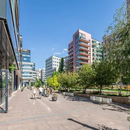 Lägenhet Modern And Sunny With Balcony