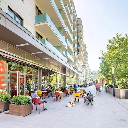 Modern And Sunny With Balcony Lägenhet